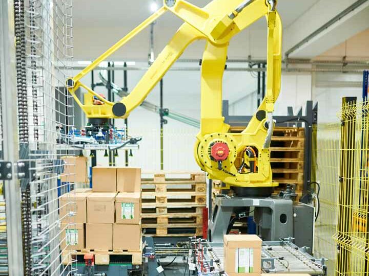 Palletizer Solution - a yellow palletizer system