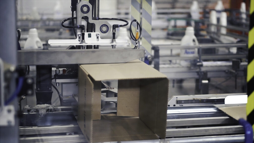 Automatic Packaging Systems - packaging robot forming cardboard box